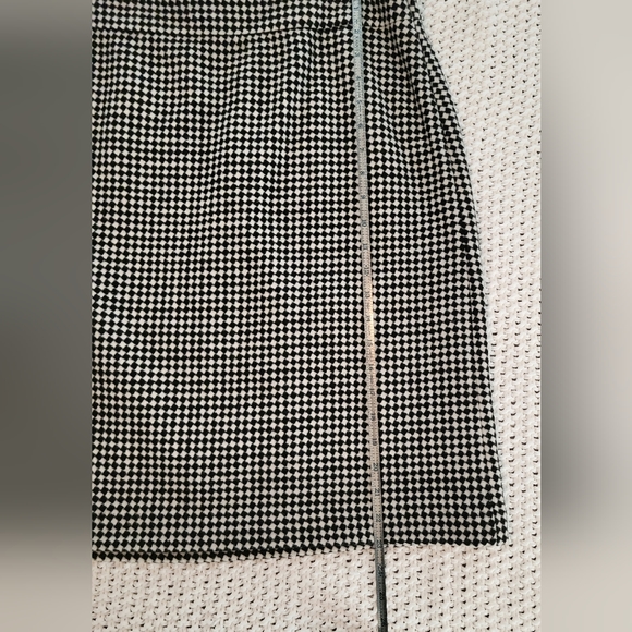 Talbots Black & White Houndstooth Skirt, size 16 misses - Picture 5 of 7